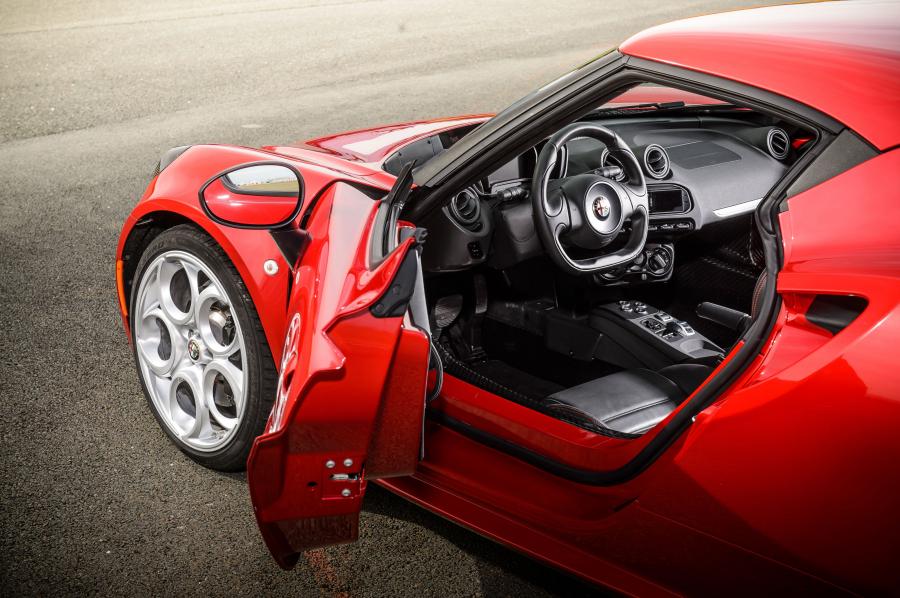 Детали экстерьера Alfa Romeo 4C (960) 2013 года  (WW) (фото 41 из 77)
